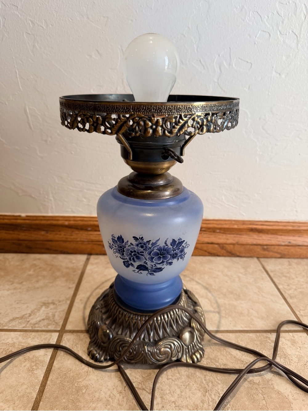 Vintage Blue frosted Floral Glass Hurricane Table Parlor Lamp - working light.